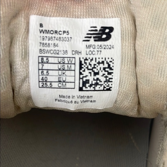 New Balance Cream and Pink Athletic Shoes - Picture 2 of 5